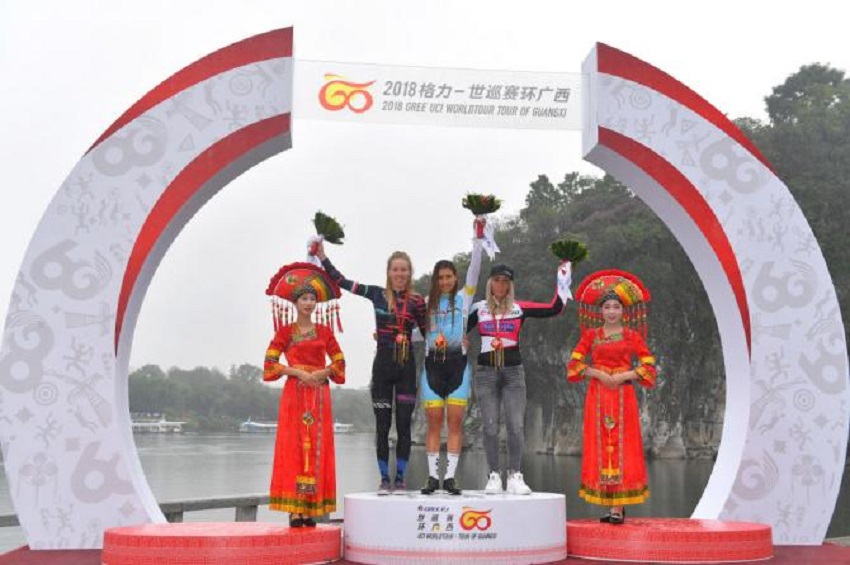 Podio del Tour de Guangxi Arlenis Sierra en el centro