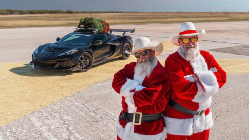 Récord de velocidad para un coche con un árbol de Navidad encima