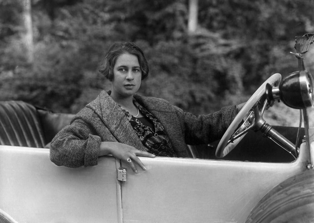 Clärenore Stinnes, piloto de automovilismo alemana.