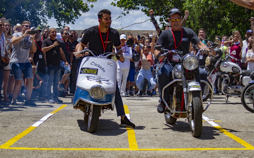 Sobre su moto BSA 650, Eduardo Corso arrasó en las competencias de destrezas sobre dos ruedas en el Segundo Salón  Excelencias del Motor.