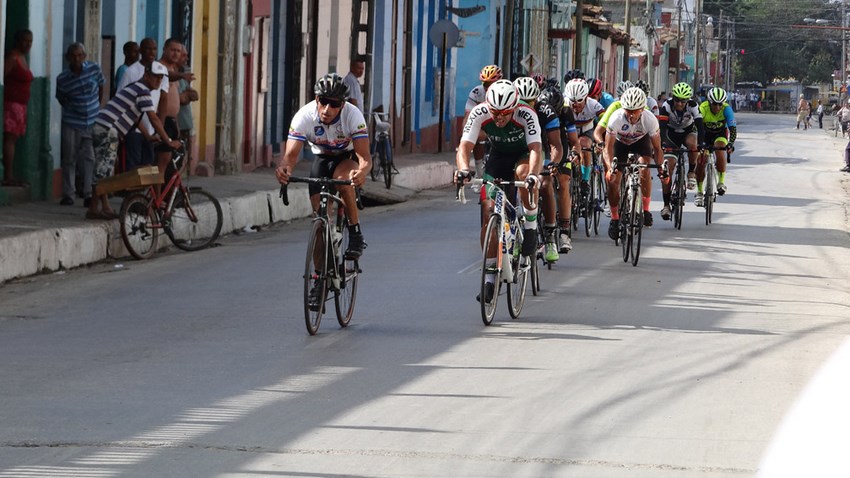 Ciclismo Máster en Trinidad por la fundación de la villa