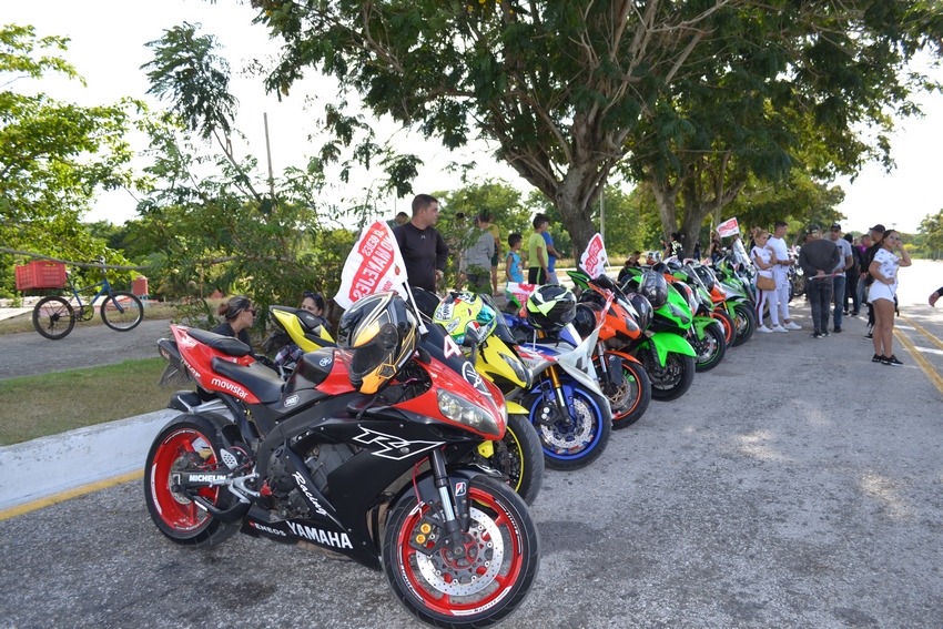 Excelencias del Motor quiso celebrar los 330 de una ciudad amante de las dos ruedas, y llego hasta Santa Clara para encontrarse con amigos: LAMA y Moto100.