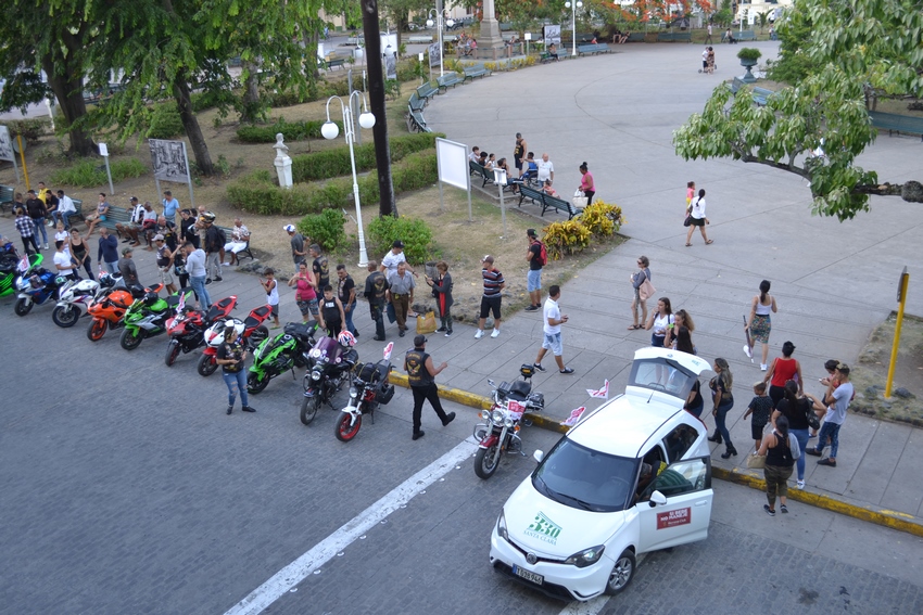 Excelencias del Motor quiso celebrar los 330 de una ciudad amante de las dos ruedas, y llego hasta Santa Clara para encontrarse con amigos: LAMA y Moto100.