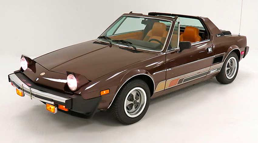 Coche Fiat X1/9 rojo coupe