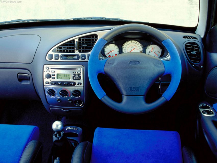 Interior del Ford Puma 1999