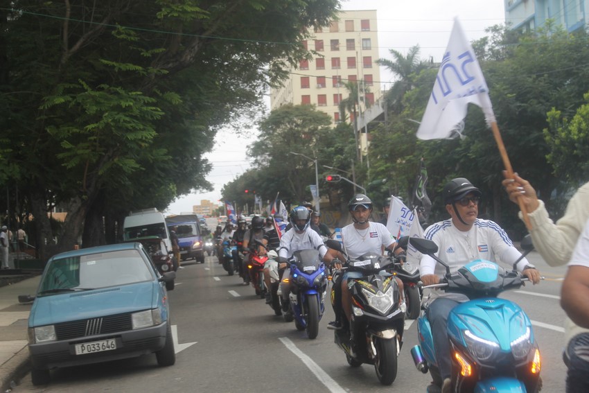 Motos eléctricas despiertan La Habana