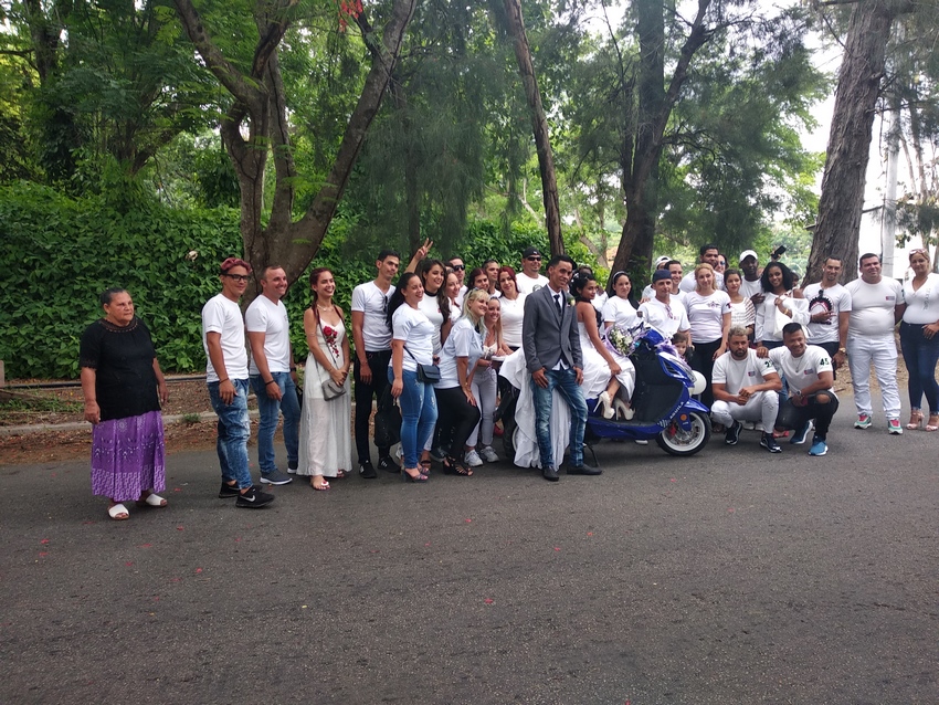 Boda en Moto Eléctrica