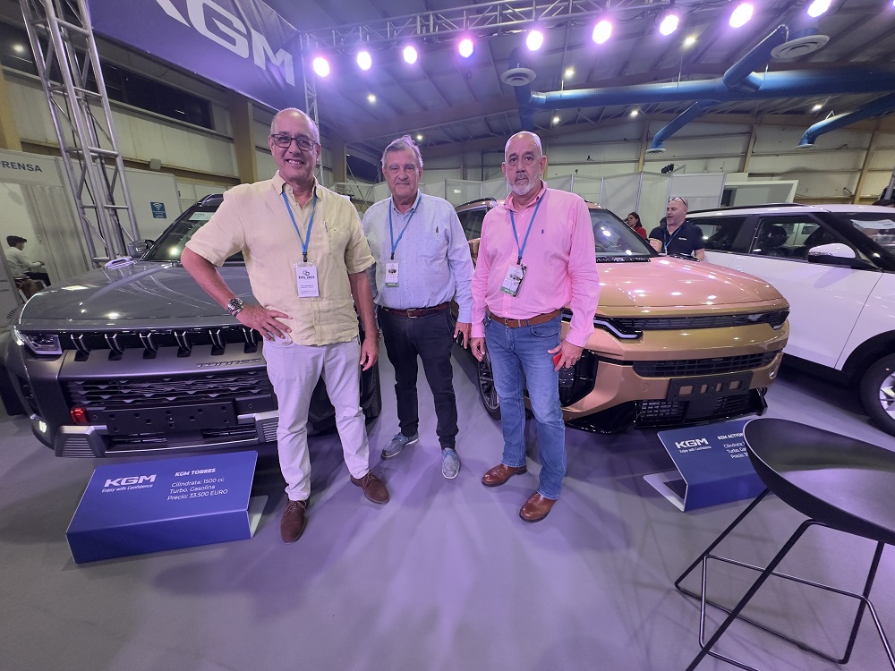 Finauto con su sistema de carga solar para coches  en FITL 2025 