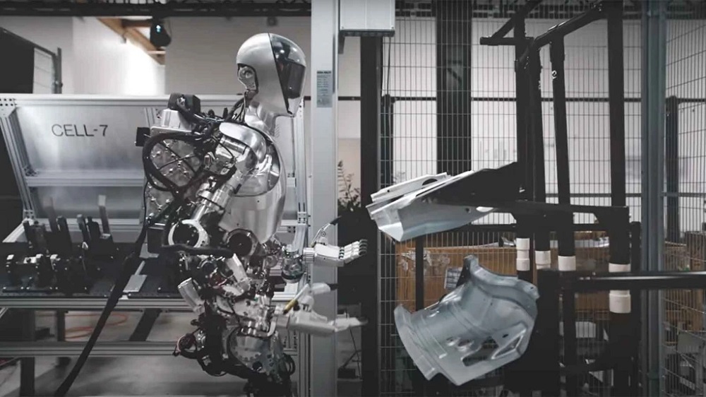 Mercedes Benz, BMW y Tesla robotizan la producción 