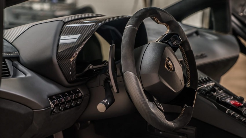  Interior del Lamborghini Aventador SV modificado