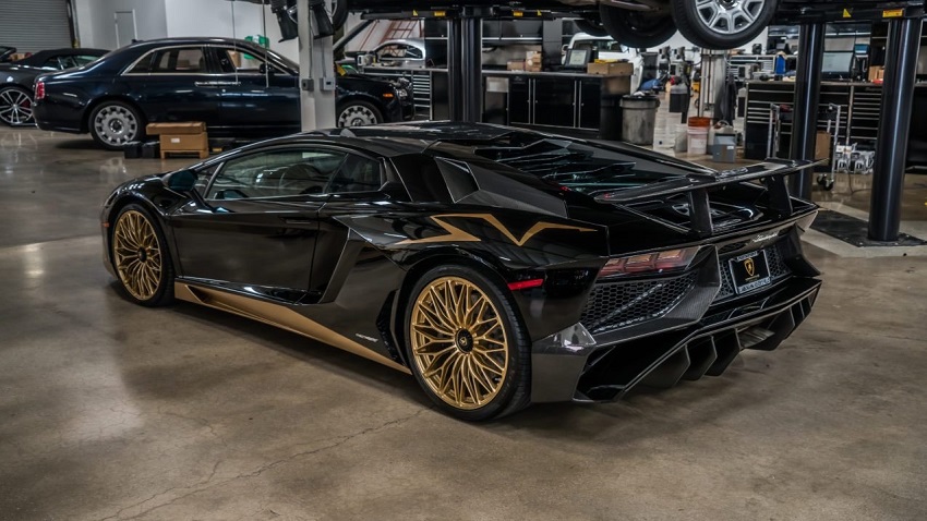  Lamborghini Aventador SV modificado por Ad Personam, vista trasera