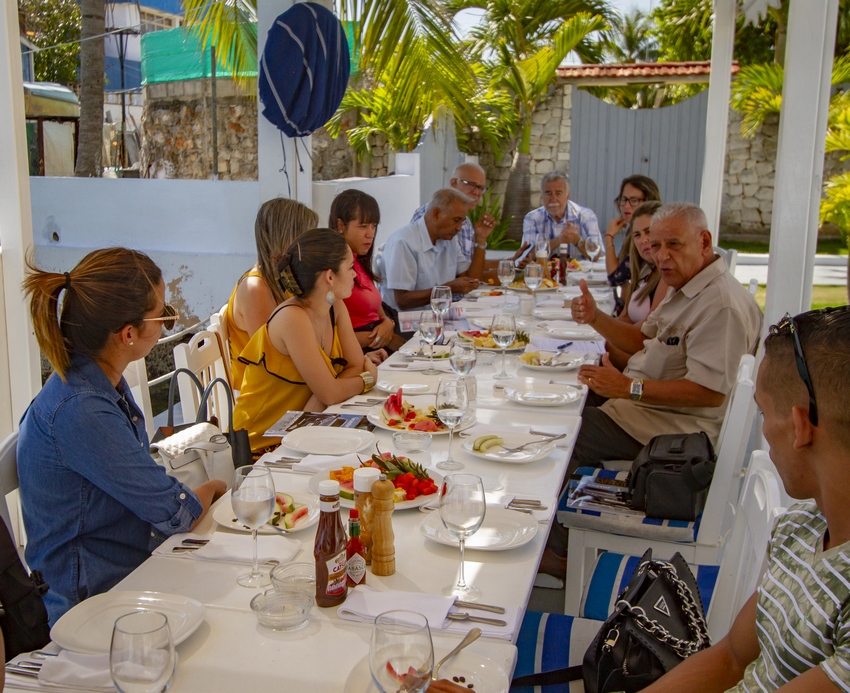 Excelencias del Motor en desayuno de trabajo en el restaurante Marea