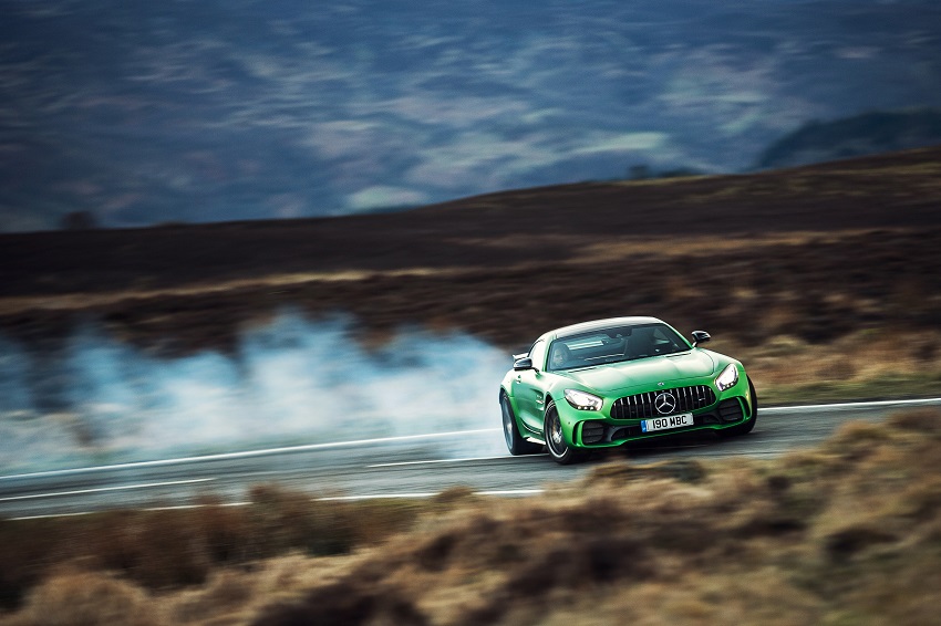 Mercedes-AMG GT R PRO derrapando