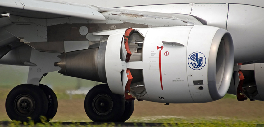 Motor CFM56 de CFM en un Airbus A-320 de Air France aplicando reversa