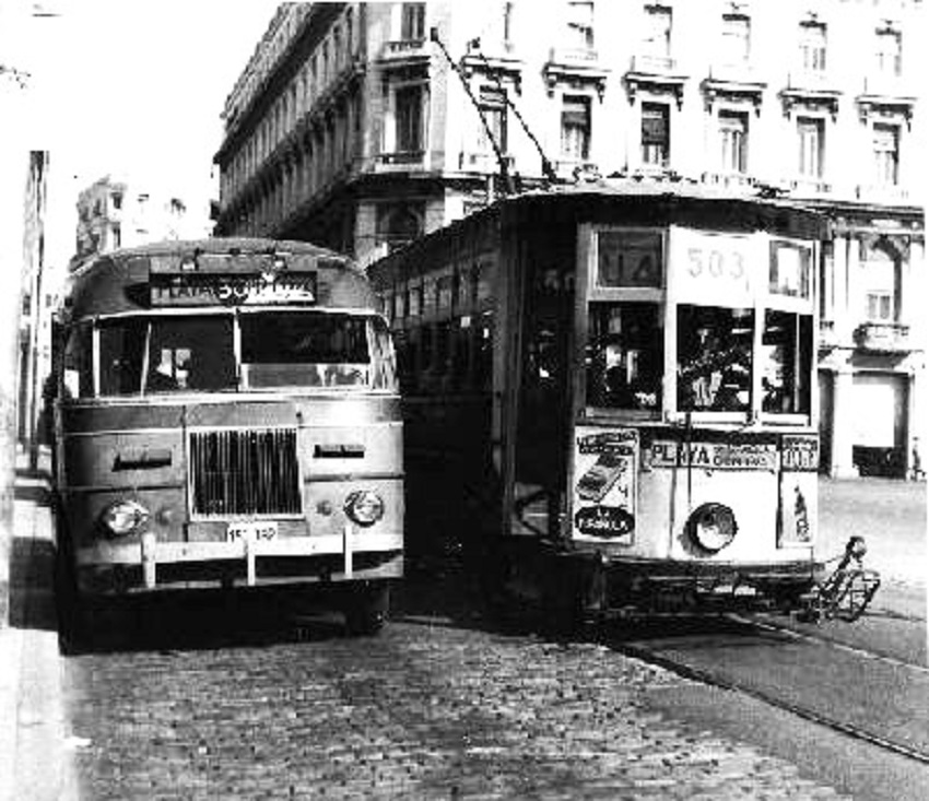 La Habana años 50,Parque Central, ómnibus de madera