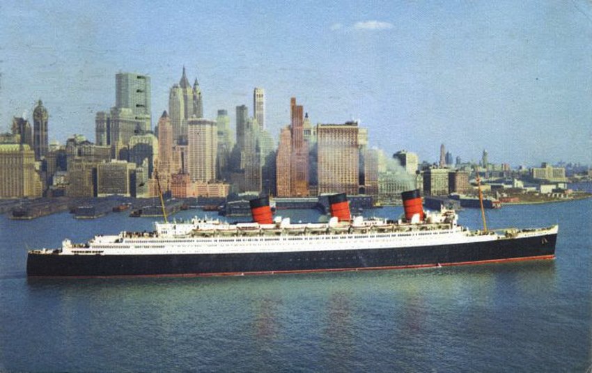 Queen Mary en el puerto de Nueva York