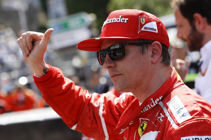 Kimi Räikkönen saludando