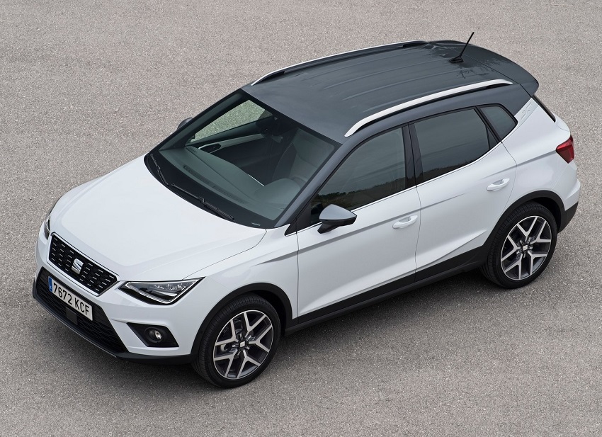 Seat Arona blanco vista aérea