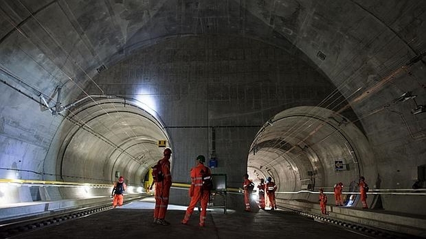 Túnel de Suiza San Gotardo con 16.94 km
