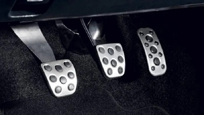 Toyota trabaja en un cambio manual simulado para eléctricos