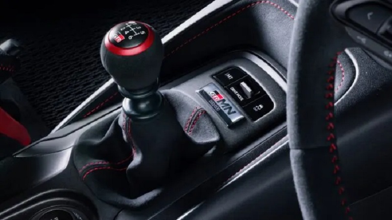 Toyota trabaja en un cambio manual simulado para eléctricos