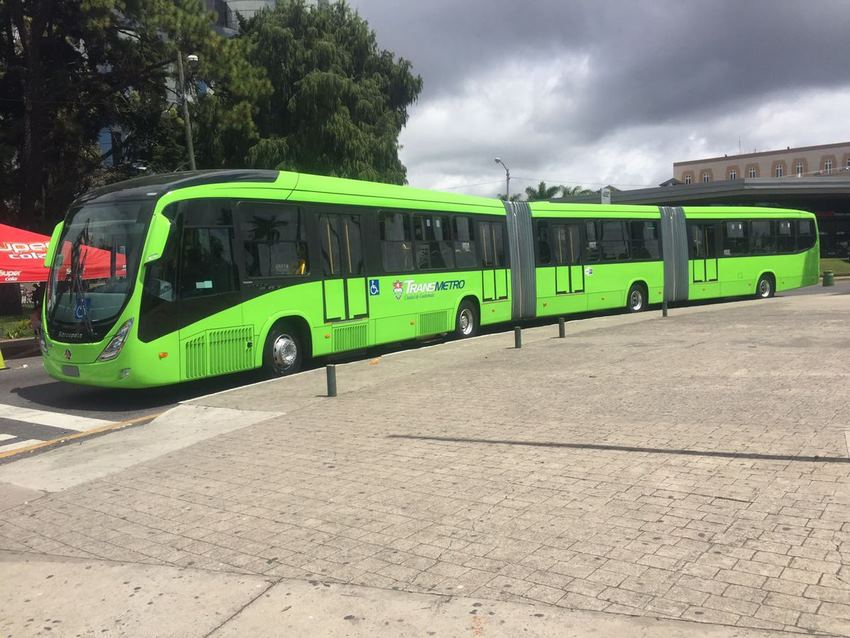 Ómnibus articulados en Guatemala.