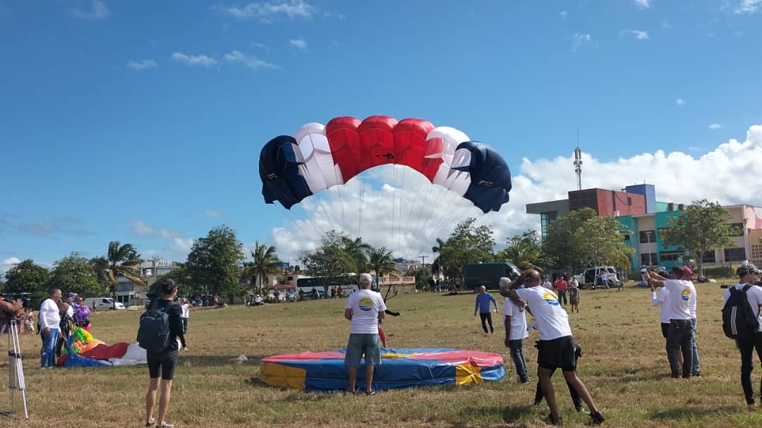 III FESTIVAL DE DEPORTES AEREOS EN CUBA