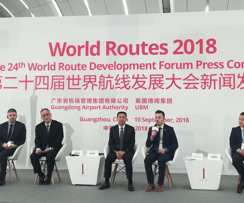 Participantes del Evento World Routes en presentación
