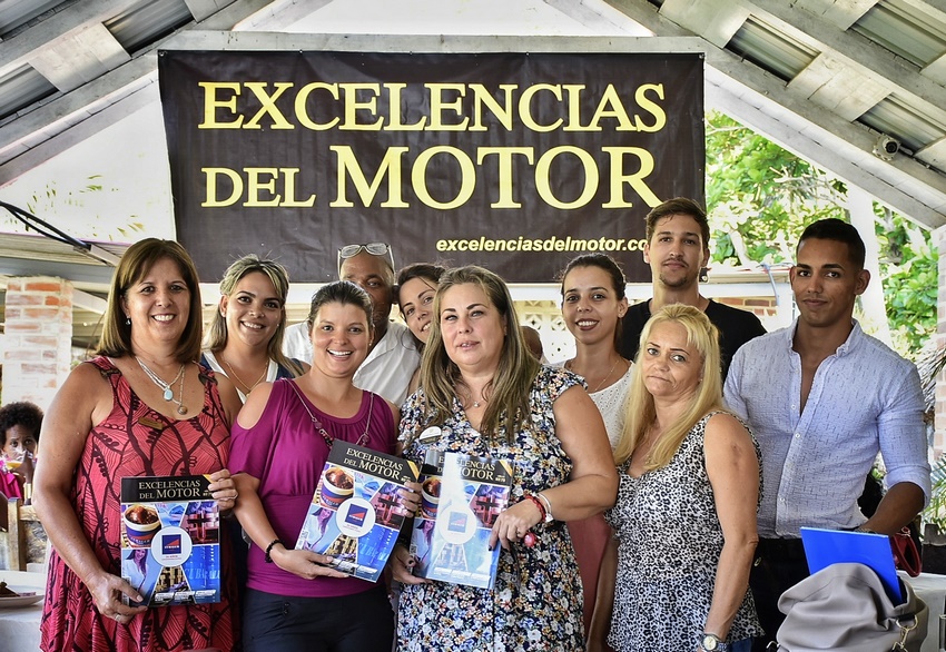 La presentación del número más reciente de Excelencias del Motor se convirtió en una reunión de amigos y amantes del automovilismo y el motociclismo.