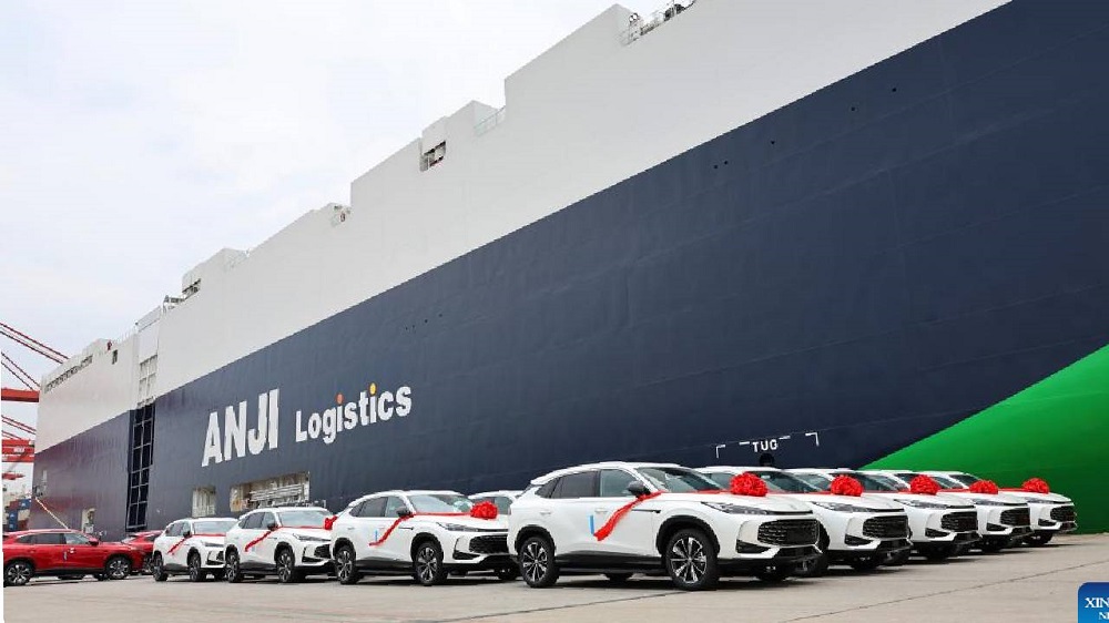 China lanza el buque transportador de autos más grande del mundo