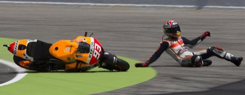 Caída de Marc Marquez en entrenamiento.