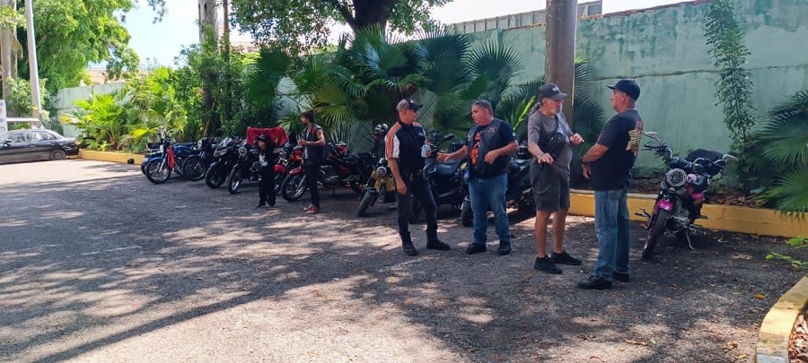 El rugir de motores en los Jardines del Cabaret Tropicana