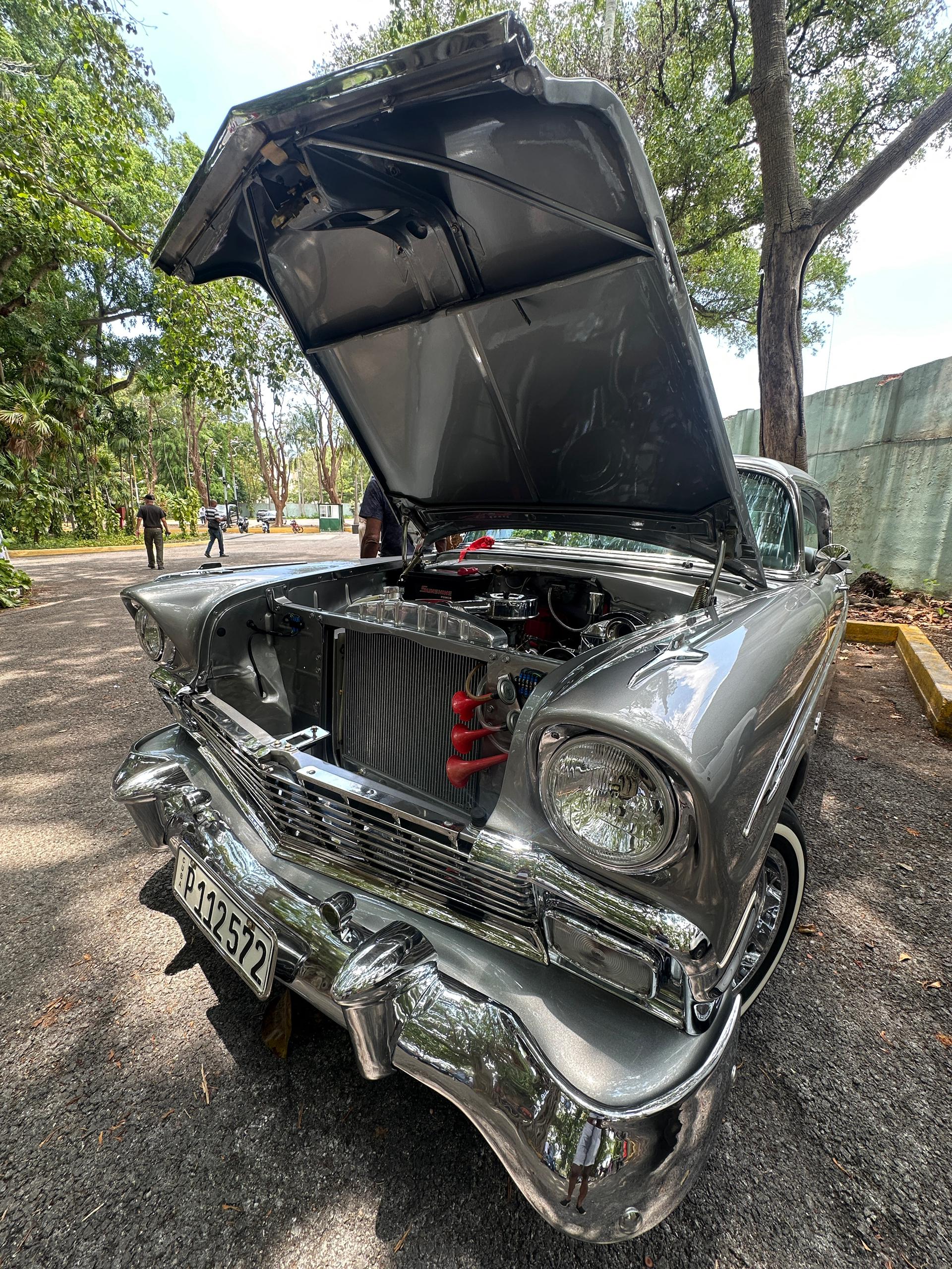 Celebran el Día de los Padres “A lo Cubano”