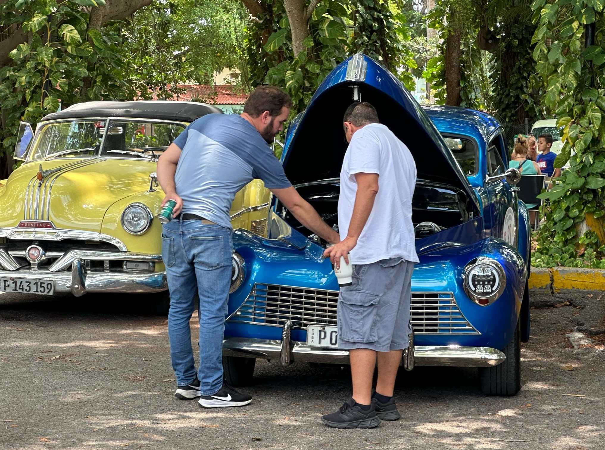 Celebran el Día de los Padres “A lo Cubano”
