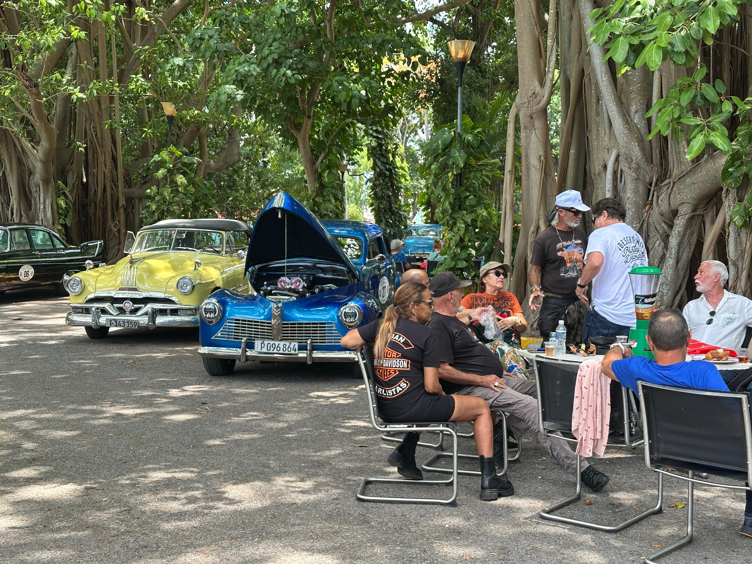 Celebran el Día de los Padres “A lo Cubano”