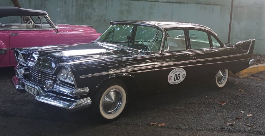 Club de Autos Clásicos y Antiguos exhibe sus mejores galas