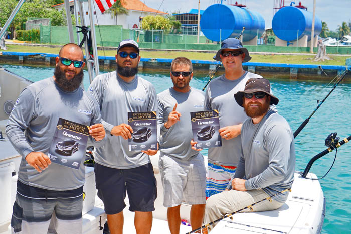 Equipo ganador de la edición anterior del Torneo Internacional de la Pesca de la Aguja