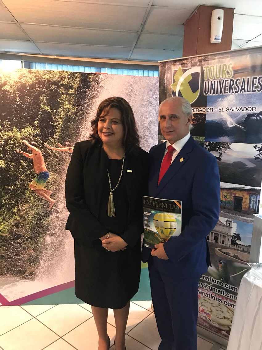 Jose Carlos de Santiago Presidente del Grupo Excelencias junto a Beatriz Flamenco Directora de Tour Universales