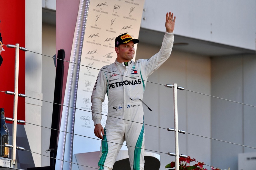 Doblete de Mercedes en Japón, Hamilton primero