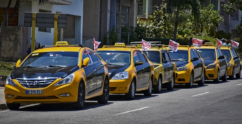Cuba Taxi en la caravana por la Seguridad VIal
