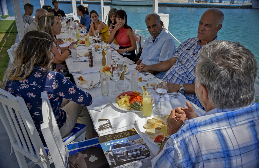 Excelencias del Motor en desayuno de trabajo en el restaurante Marea