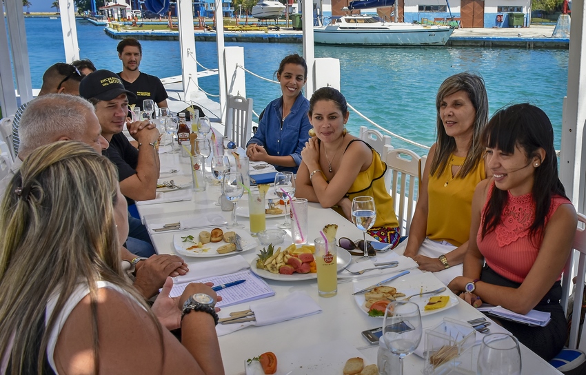 Excelencias del Motor en desayuno de trabajo en el restaurante Marea