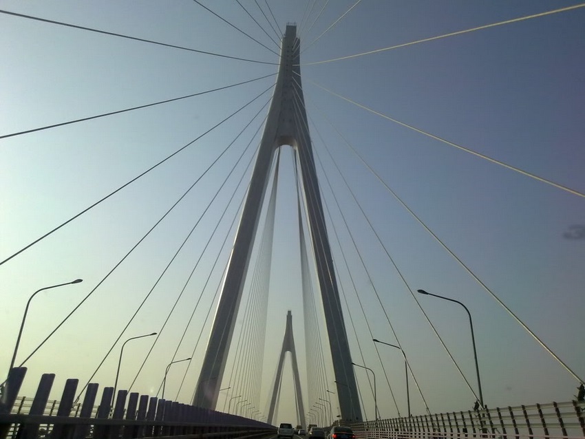 Puente de Bahía de Hangzhou vista desde un auto