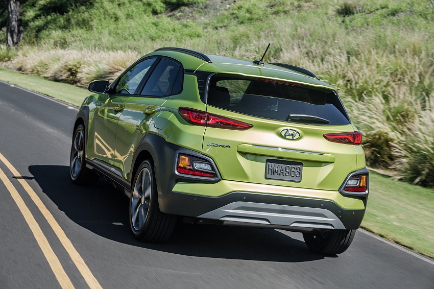 Hyundai Kona amarillo parte trasera