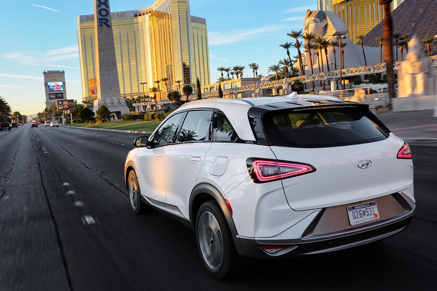 Hyundai Nexo blanco parte trasera