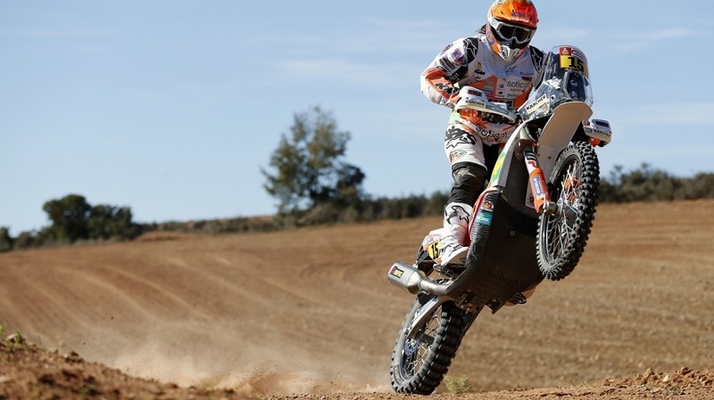 Laia Sanz probando su 450 KTM Rally