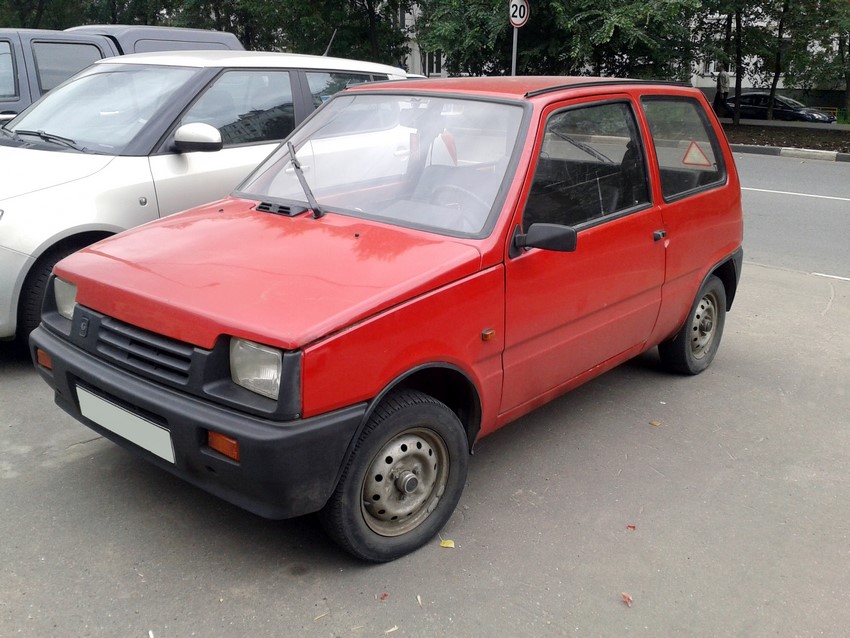 Lada oka rojo