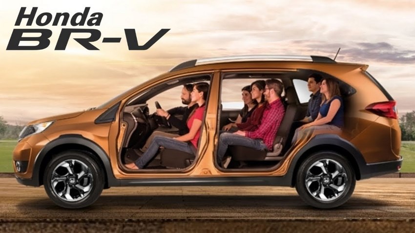 Honda BR-V vista lateral con todos los asientos ocupados