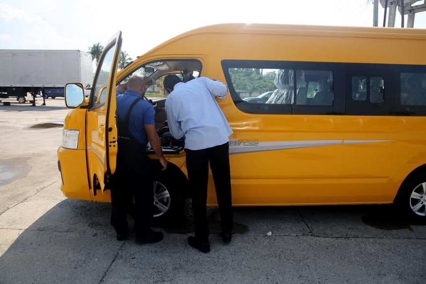 Taxis-Cuba Empresarial con 100 microbuses para la transportación pública