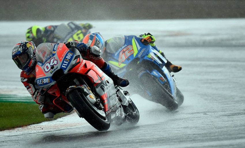 GP de Valencia bajo lluvia Dovizioso